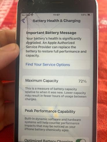 mac utu feni: IPhone SE, White Titanium, Barmaq izi — 4