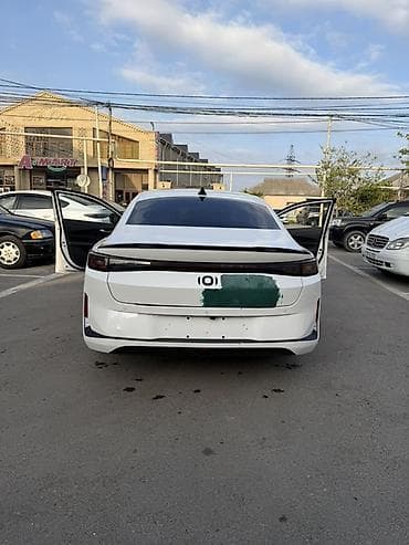 kia sorento 2015: Changan Qiyuan A05: 1.5 l | 2025 il 14000 km Sedan — 1