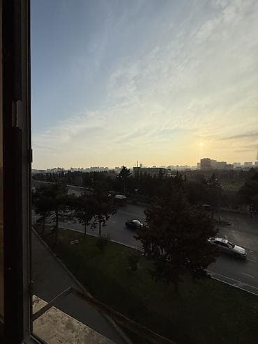 sedmoyda kiraye evler: Vasitəçilər yığmasın. 3 otaqlı 85 m², 8-ci mikrorayon Dünya məktəbinin — 10