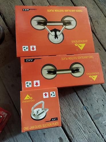 şüşə tutan: Şüşe tutan ve kafel tutan demirden 3 cüre — 1