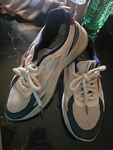 41 raz Unisex idman ayaqqabısı - Rəng: ağ əsas, tünd göy və qırmızı at lalafo.az 41 raz Unisex idman ayaqqabısı - Rəng: ağ əsas, tünd göy və qırmızı
