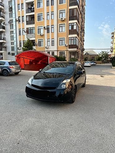 toyota sienta: Toyota Prius (2-ci nəsil) – tam hibrid liftbek. Xüsusiyyətlər: - — 4