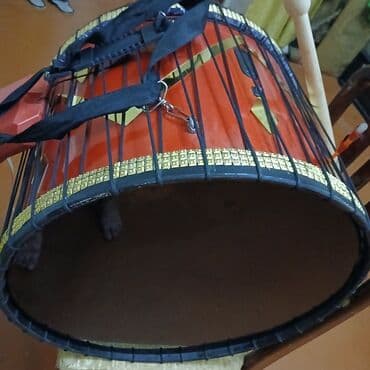 Çəngəllər: Qaval/tapan – böyük ölçülü zərb aləti - Korpus: parlaq qırmızı gövdə — 1