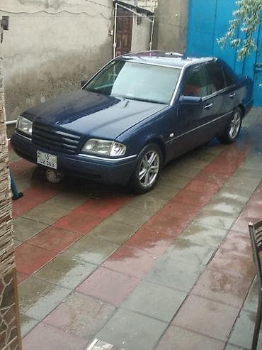 disk ve teker type 1: Mercedes-Benz sedan, tünd mavi rəng. - Kuzov: 4 qapı, sunroof/lyuk. - — 1