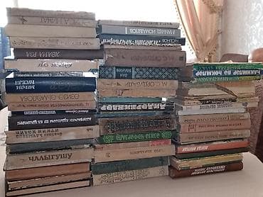 Mövzu: Sovet dövrünə aid kiril elifbası ile kitablar dəsti Kitabların