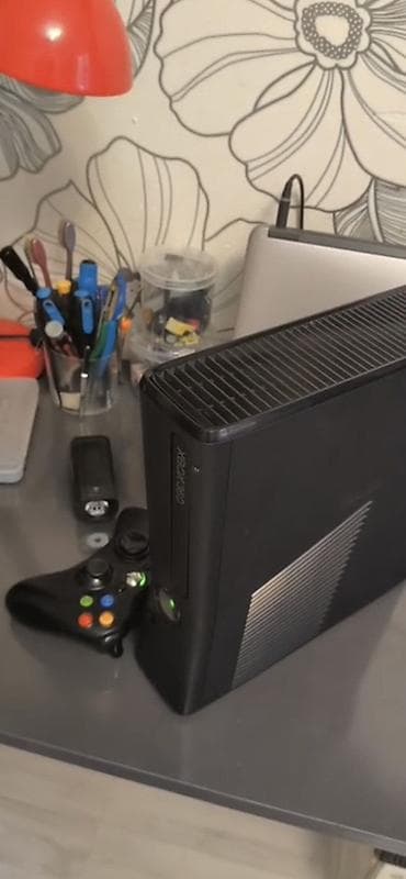 xbox 360 kontroller: Xbox 360 (Slim) oyun konsolu Xüsusiyyətlər: - Model: Xbox 360 Slim — 1