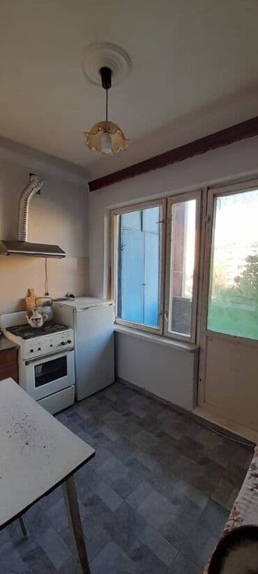 9 ci mikrorayon satilan evler: Bakı, 3 otaqlı, Köhnə tikili, m. Həzi Aslanov, 90 kv. m — 12