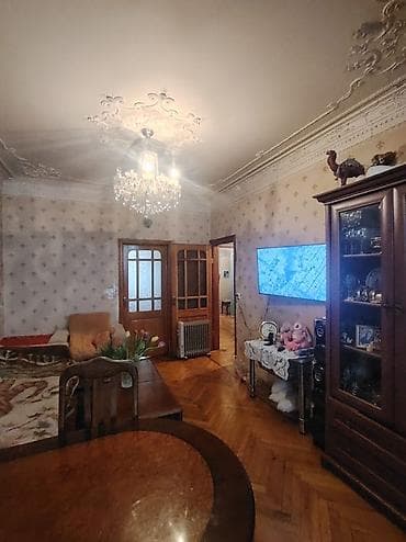 hovsanda satilan evler: Bakı, 5-ci mikrorayon, 3 otaqlı, Köhnə tikili, m. Memar Əcəmi, 65 kv. m — 8