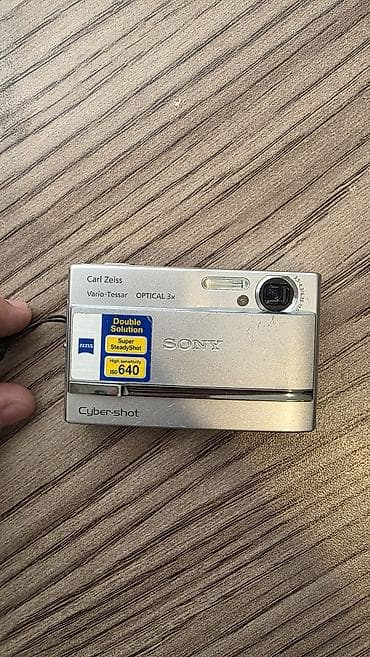 Sony Cyber-shot kompakt fotoaparat - Carl Zeiss Vario-Tessar obyektiv — 1