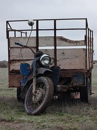Motosiklet əsaslı yük daşıyan üçtəkərli nəqliyyat vasitəsi -