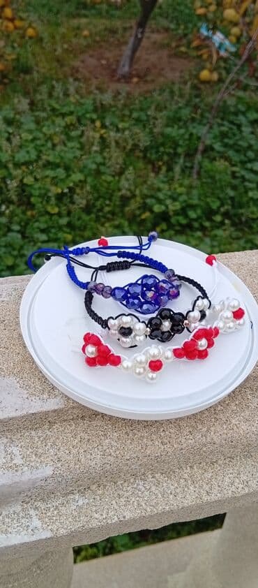 Muncuq və kordonla hazırlanmış əl işi bilərziklər - Material: parlaq