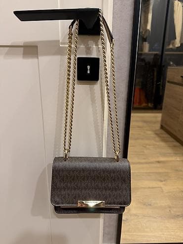 Çiyin çantası, Michael Kors