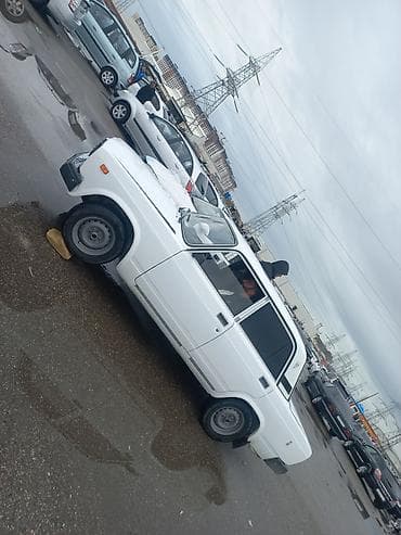 masin kompressor ustasi: VAZ 2107, ağ rəng, sedan kuzov. Mühərrik və ötürmə: - Benzin — 3