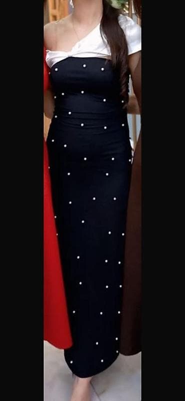 Baş geyimləri: 4dest bır yerde 100azn tek tekde satılır /S-Molcu 1defe geynılıb — 4