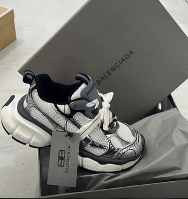 Balenciaga idman ayaqqabısı - Model: qalın altlı, çoxqatlı dizaynlı