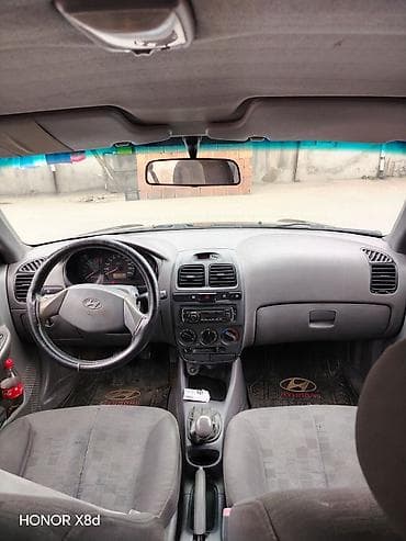 hyundai sonata 2010: Hyundai Accent: 1.5 l | 2005 il Sedan — 5