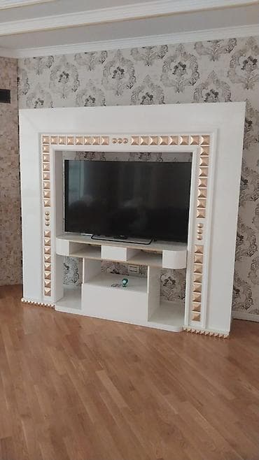 gənc: Klassik üslubda dəst mebel - Vitrin dolabı: Ağ rəng, şüşə qapılar və — 2
