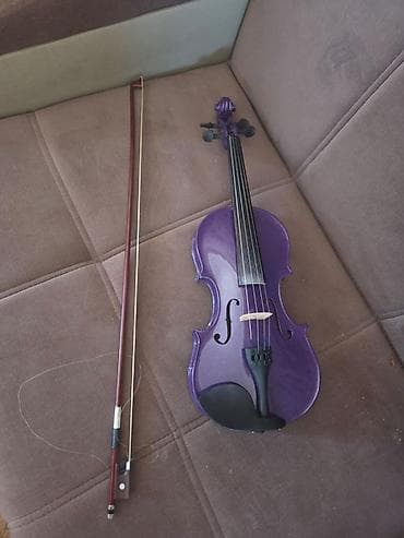 Скрипки: Məhsul: Klassik violino dəsti – bənövşəyi rəng Təsvir: - 4/4 ölçülü — 1