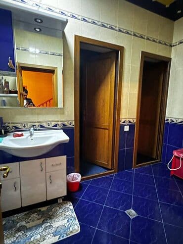 8 mikrorayon: 8 otaq, 358 kv. m, Orta təmir — 22