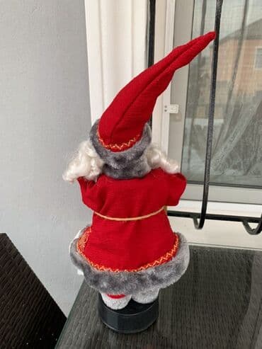 костюм деда мороза: Yeni il dekoru – Şaxta Baba fiquru - Klassik qırmızı geyimli, boz xəz — 2