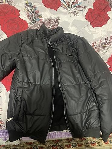 Qara rəngli kişi qışı gödəkçəsi - Model: şişmə (puffer) tipli