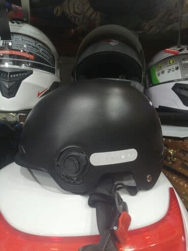 Aş qazanı: 1 ci şəkildəki Moto kaska 29-azn 2 ci və 3cü şəkildəki Moto kaskalar — 9