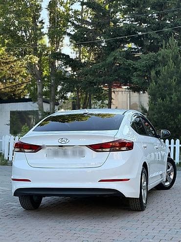 kia sorento 2020: Hyundai Elantra: 1.6 l | 2017 il Sedan — 3