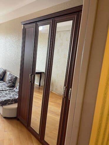 keşle kiraye: Nizami rayonu E. Süleymanov küçəsində 18 mərtəbəli binanın, 10-cu — 9