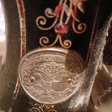 Спорт и хобби: Antik tikiş maşını – Alman istehsalı - Korpus: dözümlü çuqun gövdə — 2