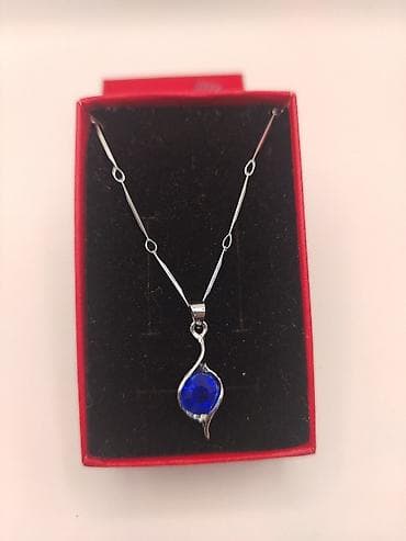 Gümüş zəncir və asma kolye - Zərif, parlaq gümüş tonunda metal