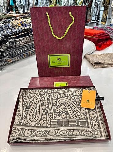 Плащи: Brend şallar – hədiyyə qutusunda - Chanel naxışlı şal: Klassik ikiqat — 8