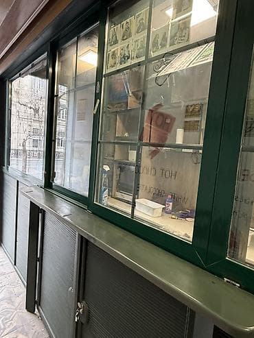 sendiviç panel: Kafe-kiosk üçün tam təchiz olunmuş pəncərəli servis bölməsi və daxili — 2