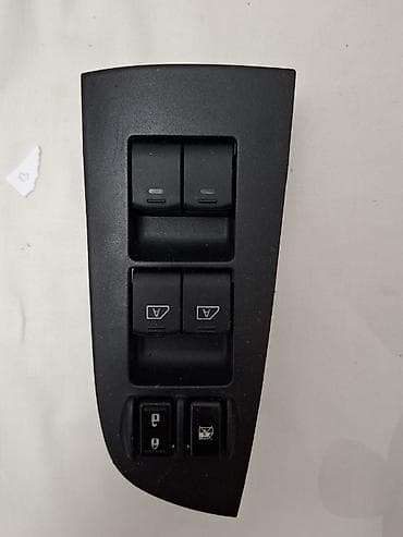 Nissan Maxima 2009-2014 model Avtomobil üçün ön sol qapı üzərində