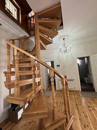 Fıstıq ağacındam hazırlanmış spiral pilləkən - Material: fıstıq ağac