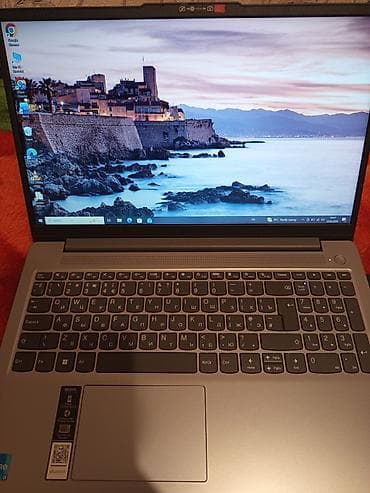 lg 82 ekran: Lenovo noutbuk – 15.6" ekran, tam ölçülü klaviatura və rəqəmsal blokla — 2