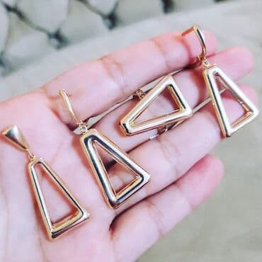 sirqalar qizil: Dəstə daxildir: Üzük, Sırğa, Kulon, Sarı qızıl, 585 Əyar, 803 g — 4