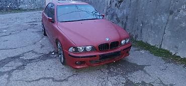 BMW 5 Series (E39) sedan - Korpus: 4 qapılı sedan, idman üslublu