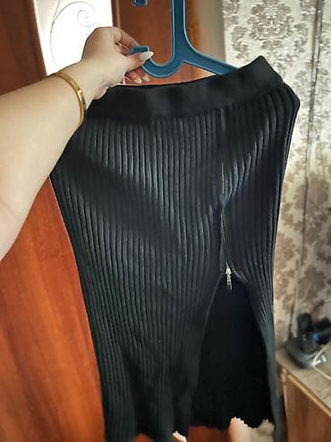 cins etek: Qara rəngdə, trikotaj materialdan qadın ətəyi. - Dizayn: şaquli — 2