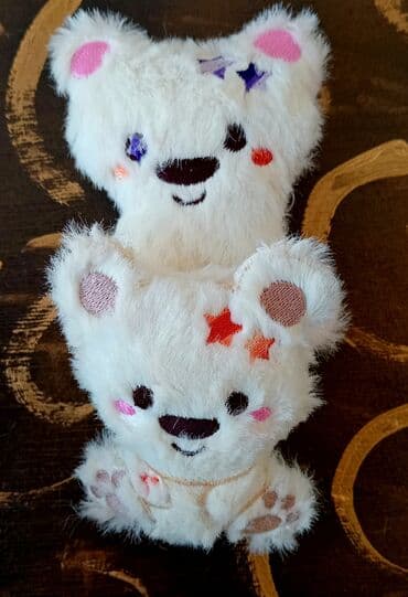 bəzəkli rəqəmlər: Ağ rəngdə, yumşaq tüklü, doldurulmuş ayıcıq oyuncaqları. Hər bir — 1