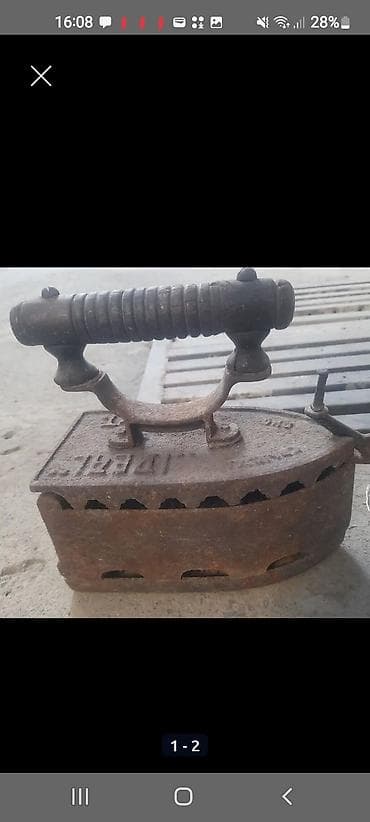 Kitablar və jurnallar: Antik kömürlə işləyən ütü - Material: tam metal gövdə, taxta tutacaq — 1