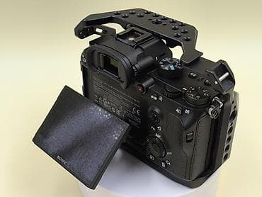 Videokameralar: Sony Alpha a7 III (ILCE-7M3) tam kadr güzgüsüz fotoaparat + SmallRig — 6