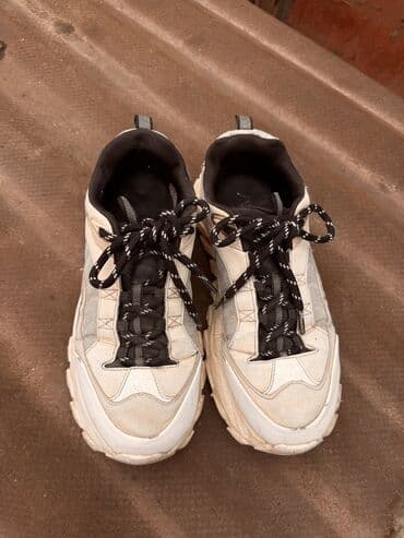 Toy paltarları və aksesuarları: ZARA ayaqqabısı - Rəng: açıq bej/boz üst hissə, qara bağcıqlar (ağ — 2