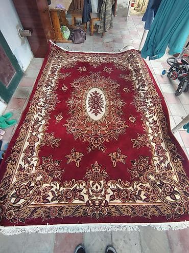 Velosipedlər: Qədimi Təbriz xalçası. Çox böyük olduğu üçün satılır. Uzunluğu 3.80 — 1