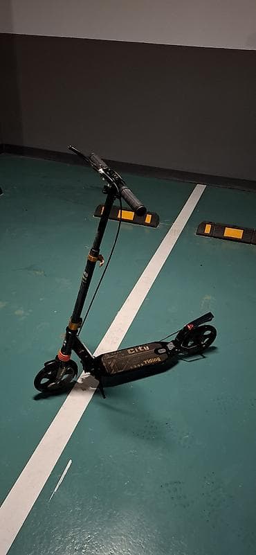 samokat satilir: Şəhər tipli kick skuter Xüsusiyyətlər: - Böyük təkərlər: ön və arxa — 1