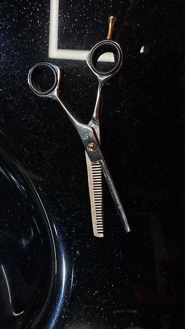 sac peci: Peşəkar saç nazikləşdirici qayçı - Model üzərində “5.5” qeyd olunub – — 2