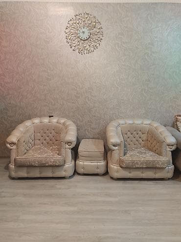kresla: Klassik üslubda 2 ədəd rahat kreslo və uyğun puf - Rəng: krem/bej — 1