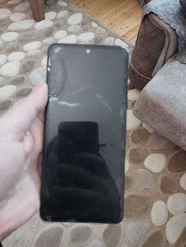 xiaomi mi a1: Smartfon – tam ekranlı, ön kamerası ekranın ortasında yerləşən deşikli — 6