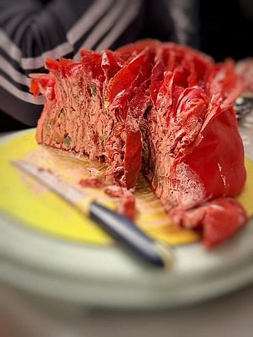 Ləpələr: Qırmızı “Gül” krep tortu - Tekstura və dad: Yüngül, qat-qat — 2