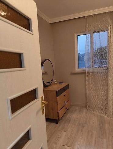 rent house: Xırdalanda 11 nömrəli məktəbin yanında 51 kv həyət evimi satiram.E-2 — 5