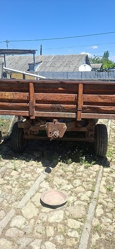 jac t8 ehtiyat hisseleri: Təsvir: - İkioxlu kənd təsərrüfatı qoşqusu (traktor üçün). - Metal — 4